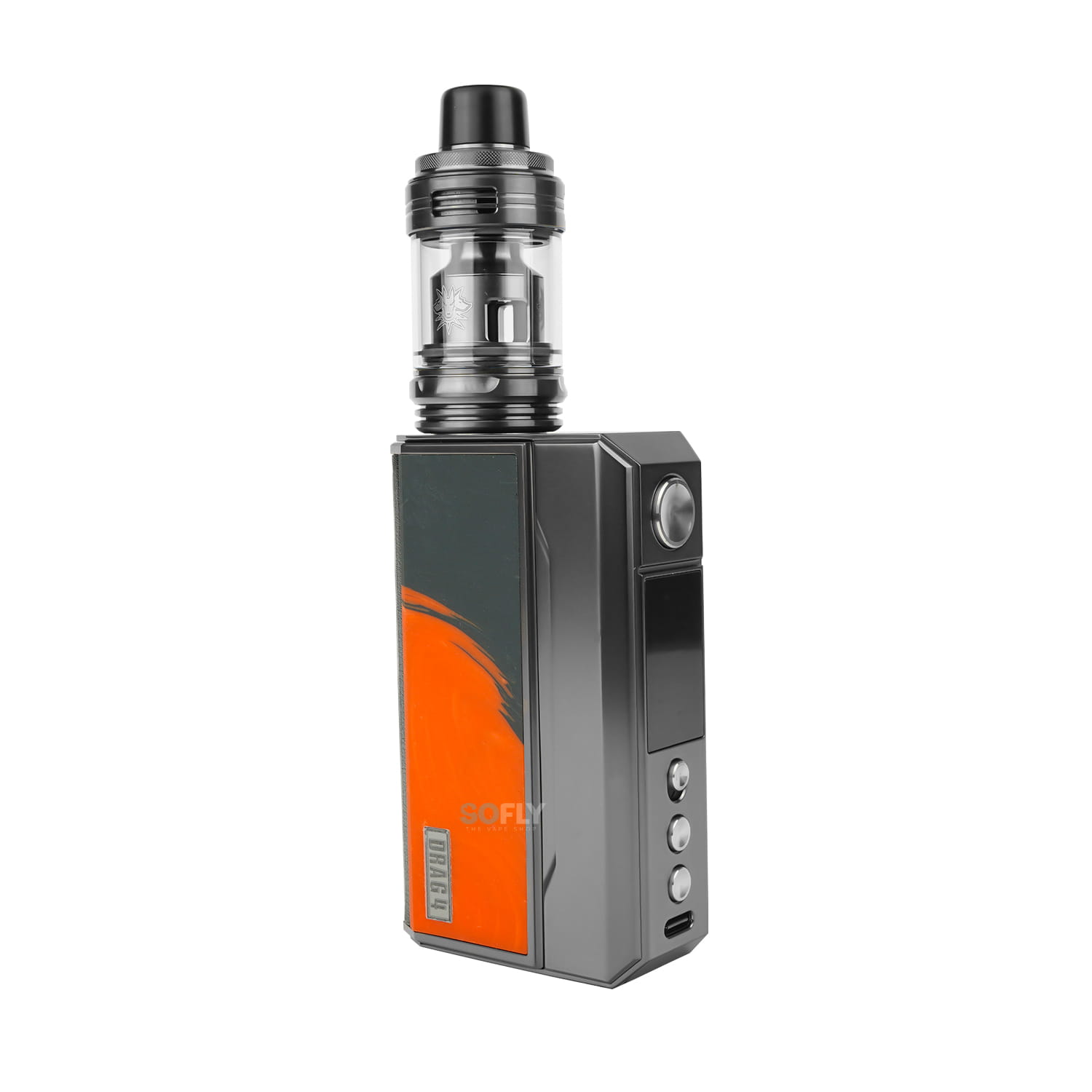 Osoba korzystająca z Voopoo Drag 4, wydychająca imponujące chmury pary, demonstrująca pozytywne wrażenia z użytkowania urządzenia.