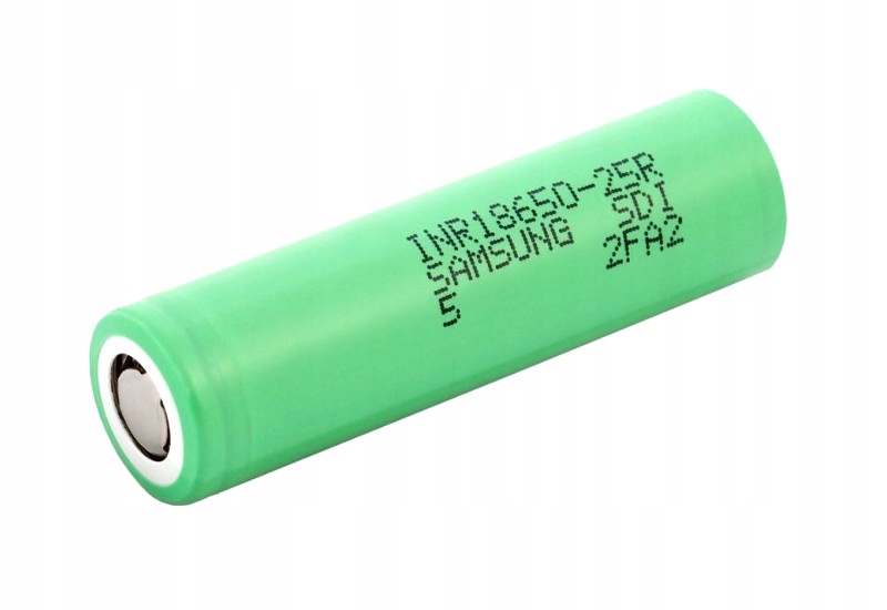 Zdjęcie różnych rodzajów baterii używanych w e-papierosach.