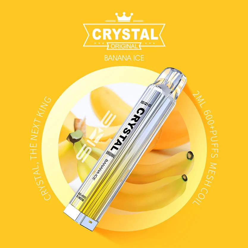 Szczegółowe zbliżenie na przezroczystą, fasetowaną obudowę e-papierosa SKE Crystal Bar 600, podkreślające jego wygląd przypominający szlifowany kryształ lub lód.