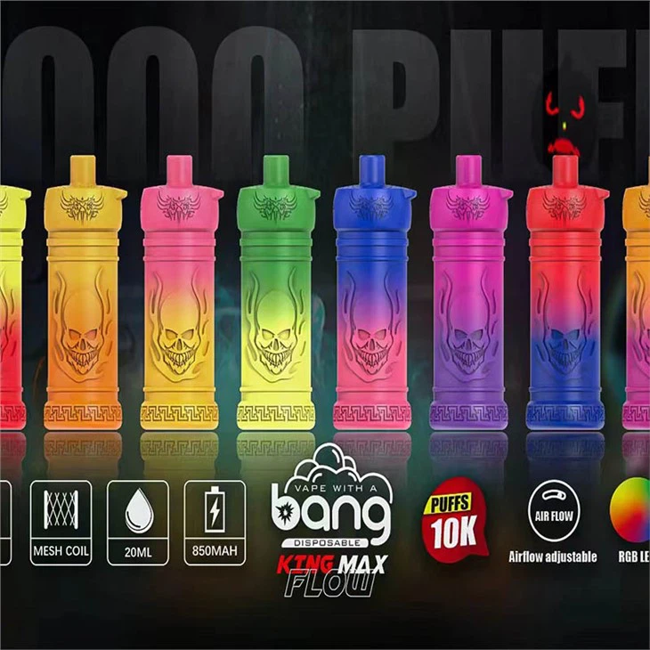 Pudełka trzech e-papierosów: Fumot, XCOR i Bang King, ułożone obok siebie.