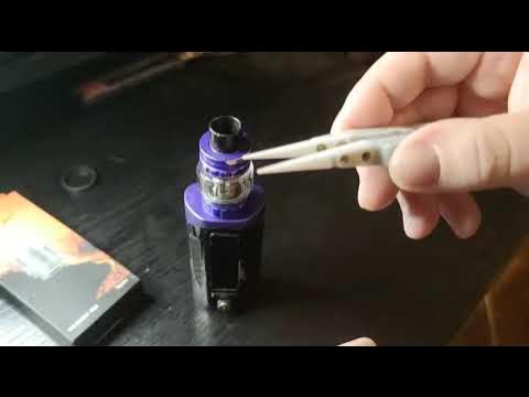 Butelka z liquidem i zapasowe grzałki do zestawu pod