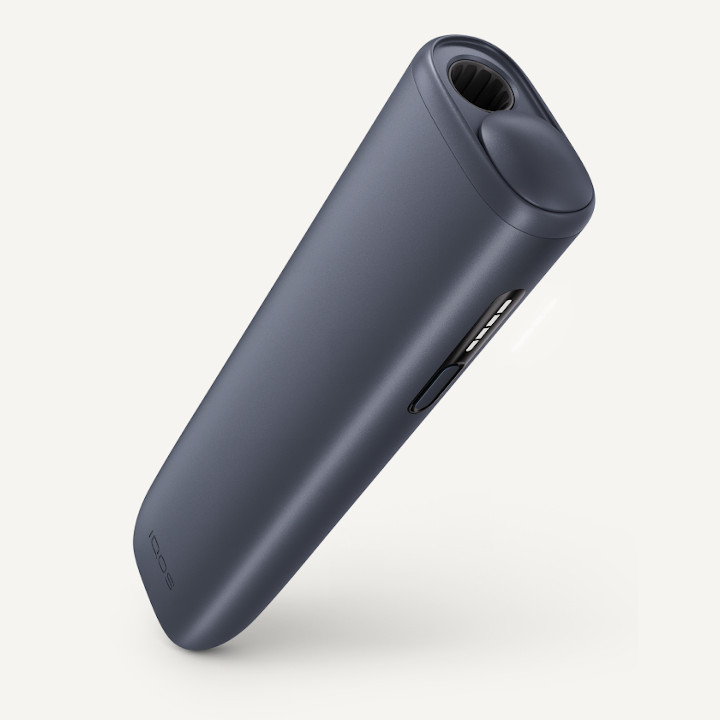 Zdjęcie przedstawiające porównanie urządzenia IQOS i e-papierosa.