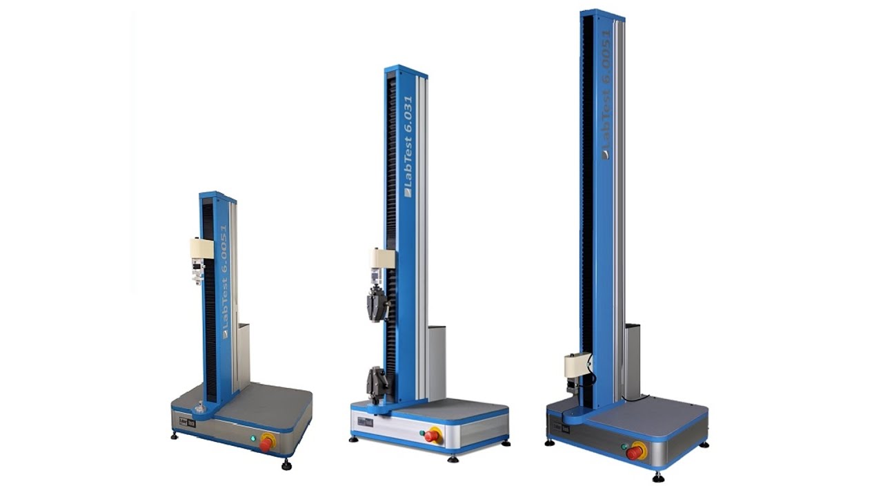 Zdjęcie laboratorium z maszyną testującą e-papierosy jednorazowe.