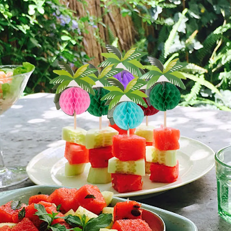 Zdjęcie tropikalnych owoców, takich jak ananas, mango, papaja.