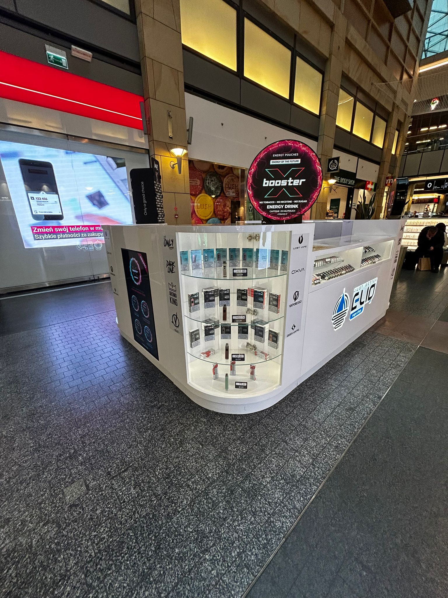 Fragment mapy Warszawy z wyróżnionymi obszarami handlowymi, takimi jak okolice Dworca Centralnego, gdzie znajdują się sklepy z e-papierosami