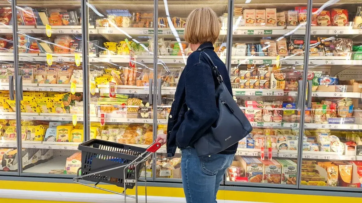 Duży znak ceny z napisem