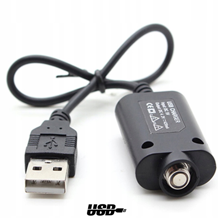 Drewniana wykałaczka delikatnie usuwająca zanieczyszczenia (kurz, kłaczki) z portu ładowania USB-C w e-papierosie.