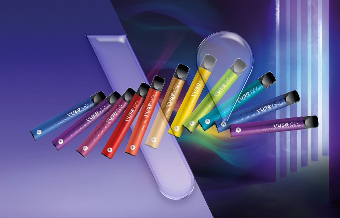 Grafika przedstawiająca dwa e-papierosy z zegarem lub kalendarzem wskazującym 22 i 28 dni, symbolizując realną długość użytkowania.