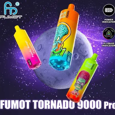 Bliskie ujęcie e-papierosa Fumot Tornado 20000, z wyraźnie widocznym plastikowym wykończeniem, charakterystycznymi grafikami i świecącymi diodami LED RGB podczas użycia.
