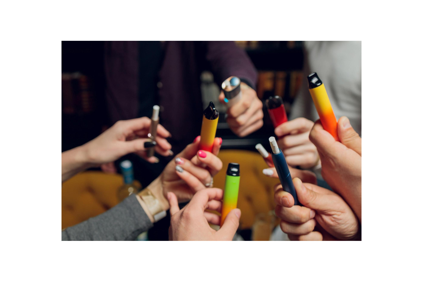 Jasna żarówka symbolizująca ostateczne rozwiązanie, obok ikony mapy i listy kroków, oznaczające łatwe znalezienie legalnego Hifancy.