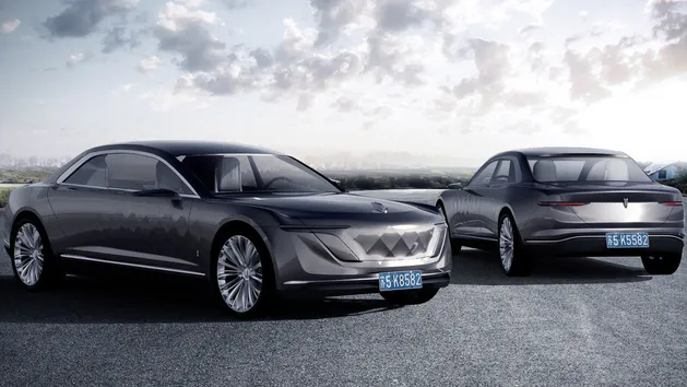 Porównanie wizualne: z jednej strony elegancki sportowy samochód z minimalistyczną deską rozdzielczą, z drugiej luksusowa limuzyna z zaawansowanym komputerem pokładowym.