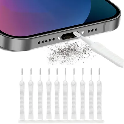 Zbliżenie na port USB-C e-papierosa z widocznymi zanieczyszczeniami, obok niego wykałaczka używana do czyszczenia.