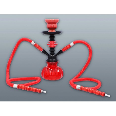 Zdjęcie dłoni trzymającej urządzenie Fumot Shisha 20000, z wyraźnym obłokiem pary i elementami dymu sziszy w tle.