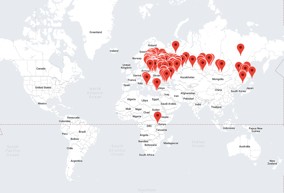 Ekran smartfona z otwartymi Google Maps, pokazujący wyszukiwanie