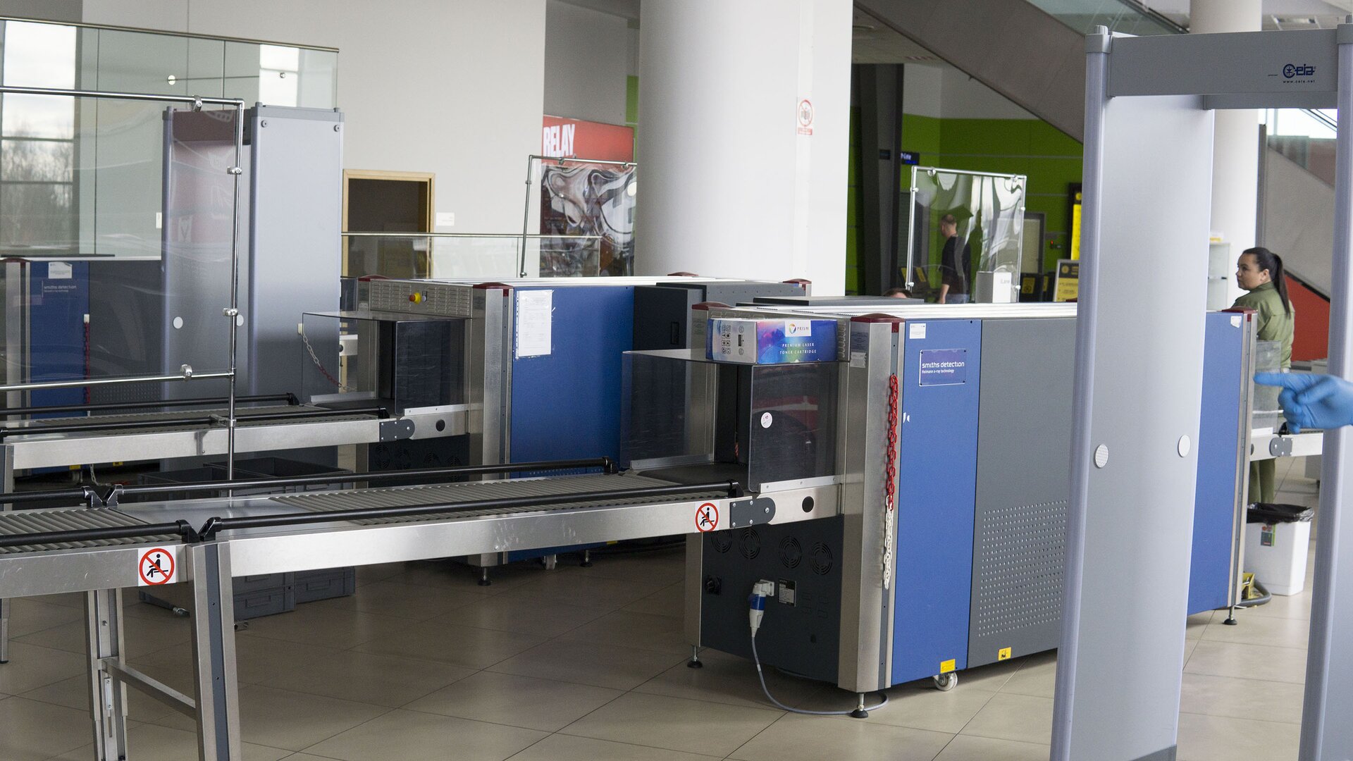 jednorazówka kontrola bezpieczeństwa lotnisko, vape na taśmie rentgenowskiej, pojemnik na lotnisku - Przewodnik po materiałach i substancjach niebezpiecznych i ...