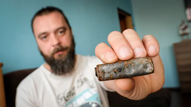 wybuchająca bateria e-papieros, przegrzewająca się bateria vape, ogniwa z odzysku ryzyko, niebezpieczna bateria e-papierosa podróbka - E-papieros wybuchł mu w kieszeni. Polak kolejną ofiarą chińskich ...