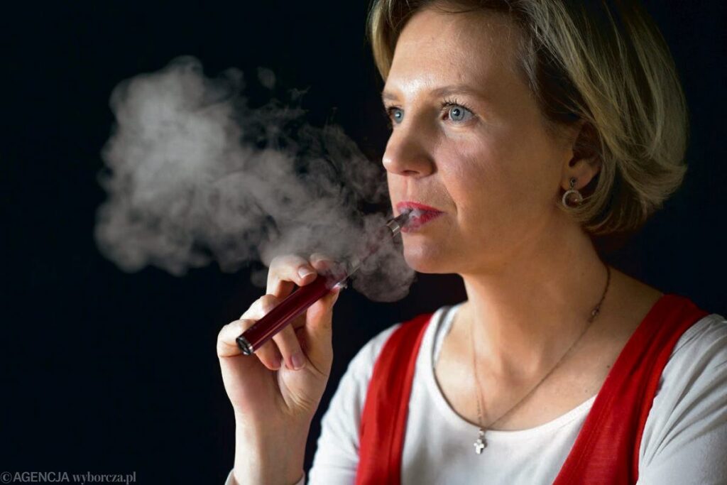 e-papieros bez nikotyny Żabka,rzucanie palenia koszt,jednorazówki 0mg cena,RandM Tornado 0mg,oszczędności rzucanie palenia