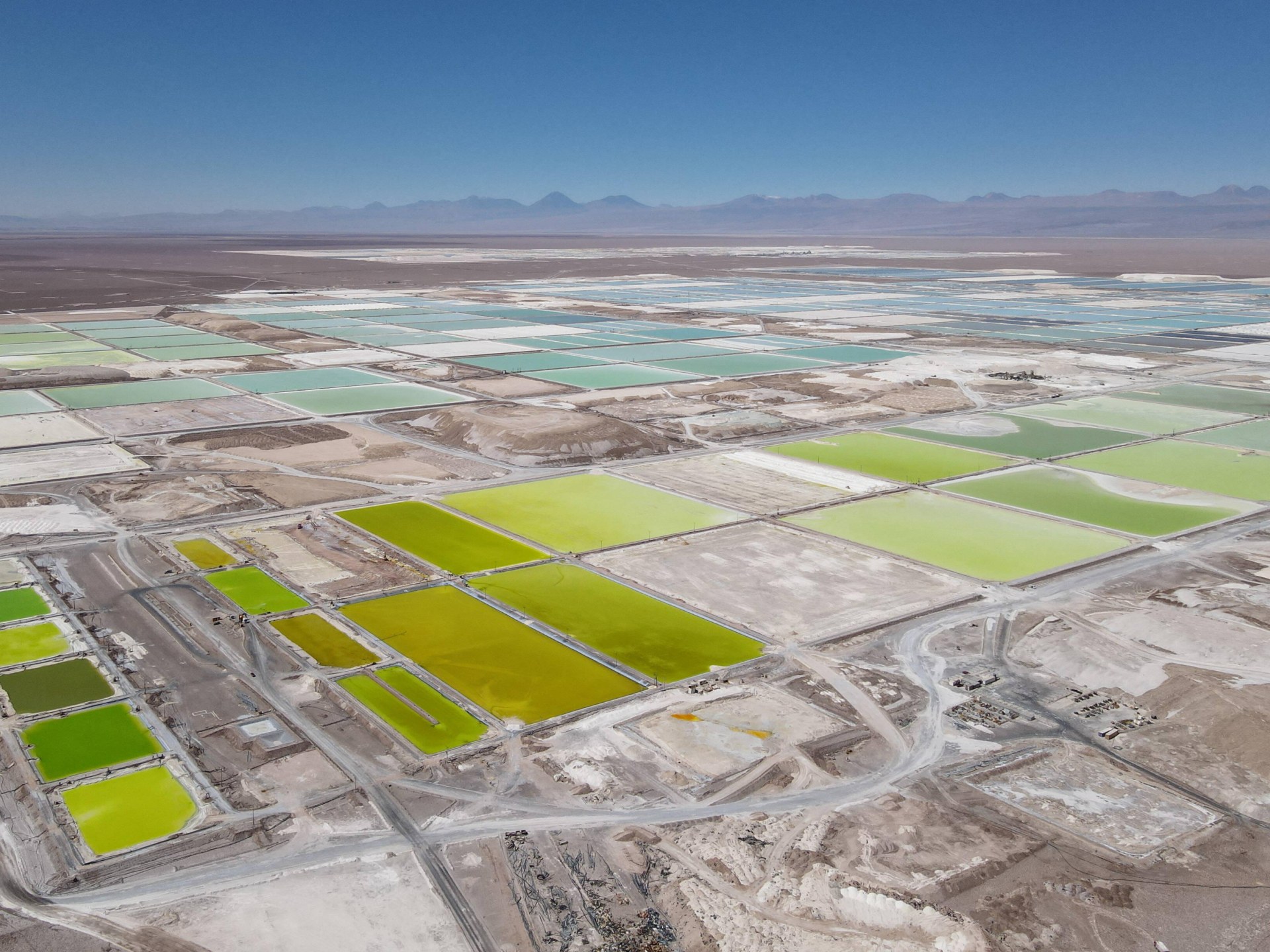 Wydobycie litu, białe złoto, lit w bateriach, kopalnia litu - Rywalizacja mocarstw o białe złoto. Ciemna strona wydobycia litu ...