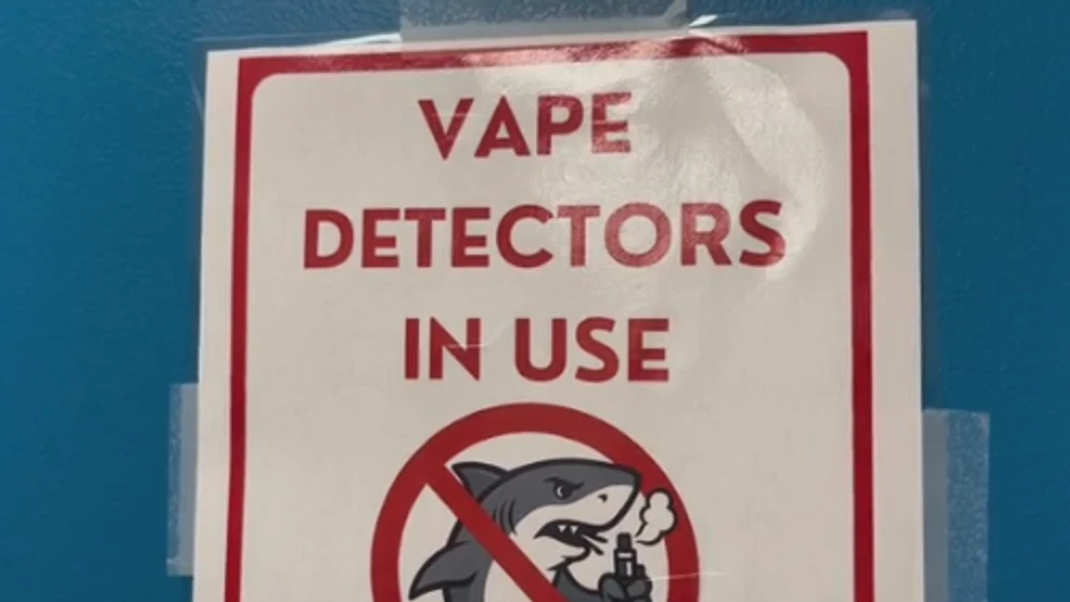vaping w toalecie biurowej, czujnik dymu alarm, pracownik toaleta vape, zakaz wapowania wc - Lowcountry schools crack down on vaping with bathroom detectors