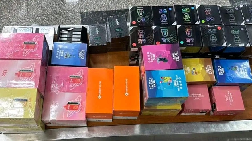 fałszywy sklep vape Egipt podróbki e-papierosów oszustwo rynek czarny - Na lotnisku w Hurghadzie złapano