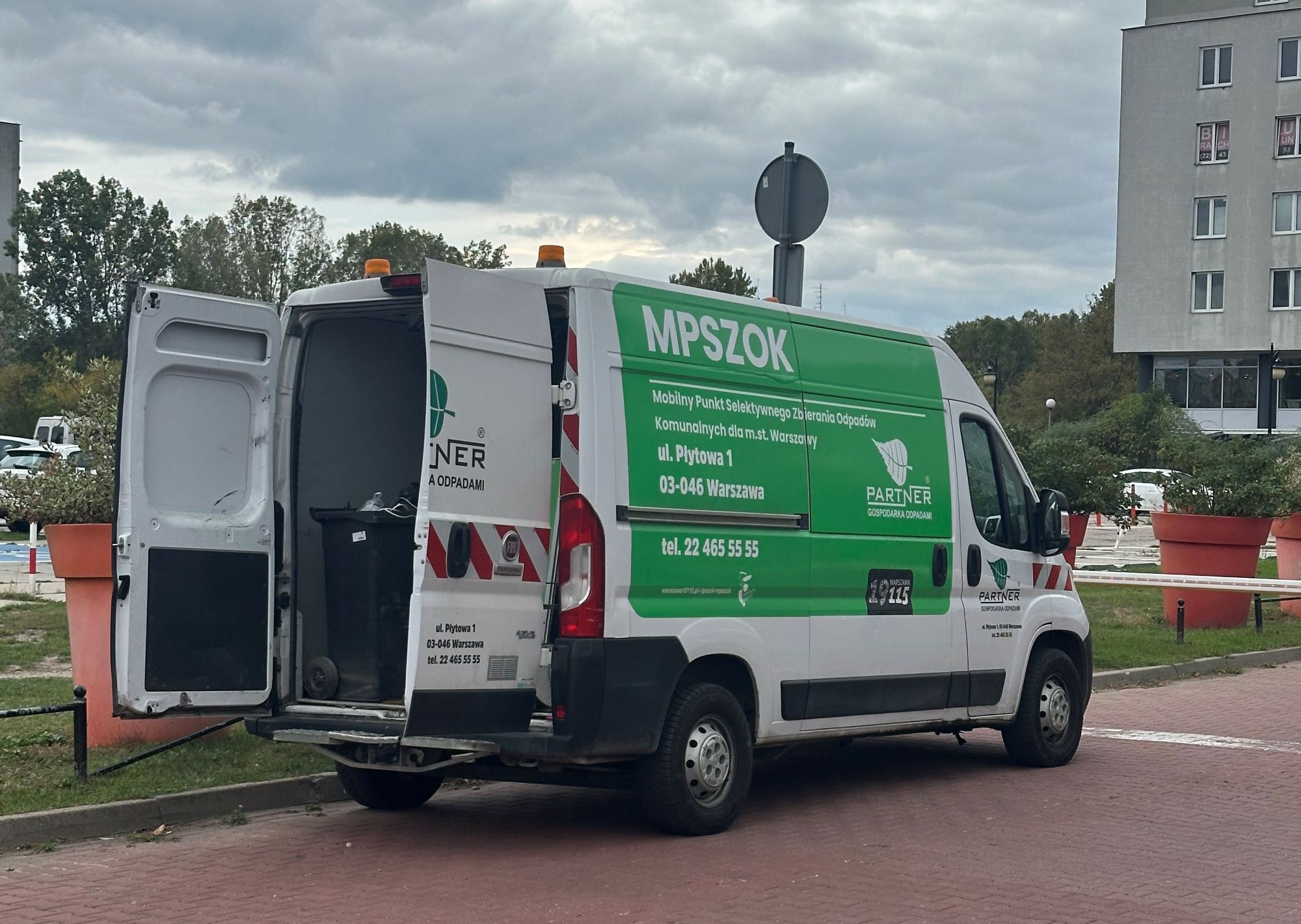 Mobilny Punkt Selektywnego Zbierania Odpadów Komunalnych Warszawa, MPSZOK samochód śmieciarka, zbiórka elektrośmieci mobilna - Nie będzie problemów z odzieżą i tekstyliami. Mobilne PSZOK-i pod ...