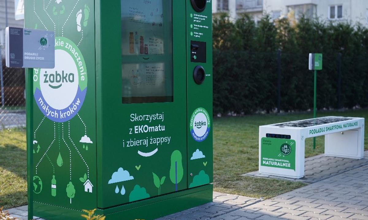 EKOmat Żabka, maszyna do recyklingu, zielony automat Żabka, zbiórka butelek recykling, punkt recyklingu Żabka - Żabka testuje EKOmaty i rozdaje