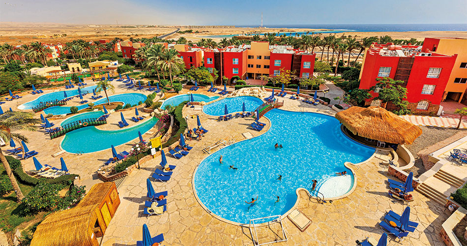 kurort Egipt basen plaża vaping e-papieros turysta relaks słońce - Sunrise Cardina Resort
