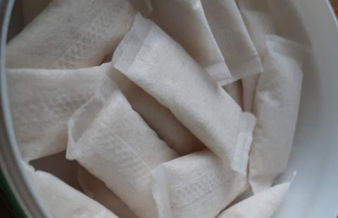 snus woreczki nikotynowe porównanie polskie prawo szwedzka tradycja sklep Żabka - Snus a saszetki nikotynowe - różnice i legalność