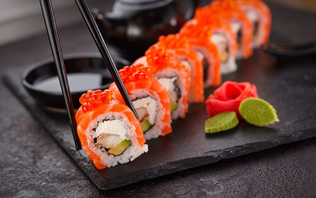 Sushi wysokiej jakości restauracja, świeże sushi, podejrzane sushi z bagażnika, analogia zakupowa - Odkryj sekrety japońskiej kuchni: klucz do wyjątkowości sushi ...
