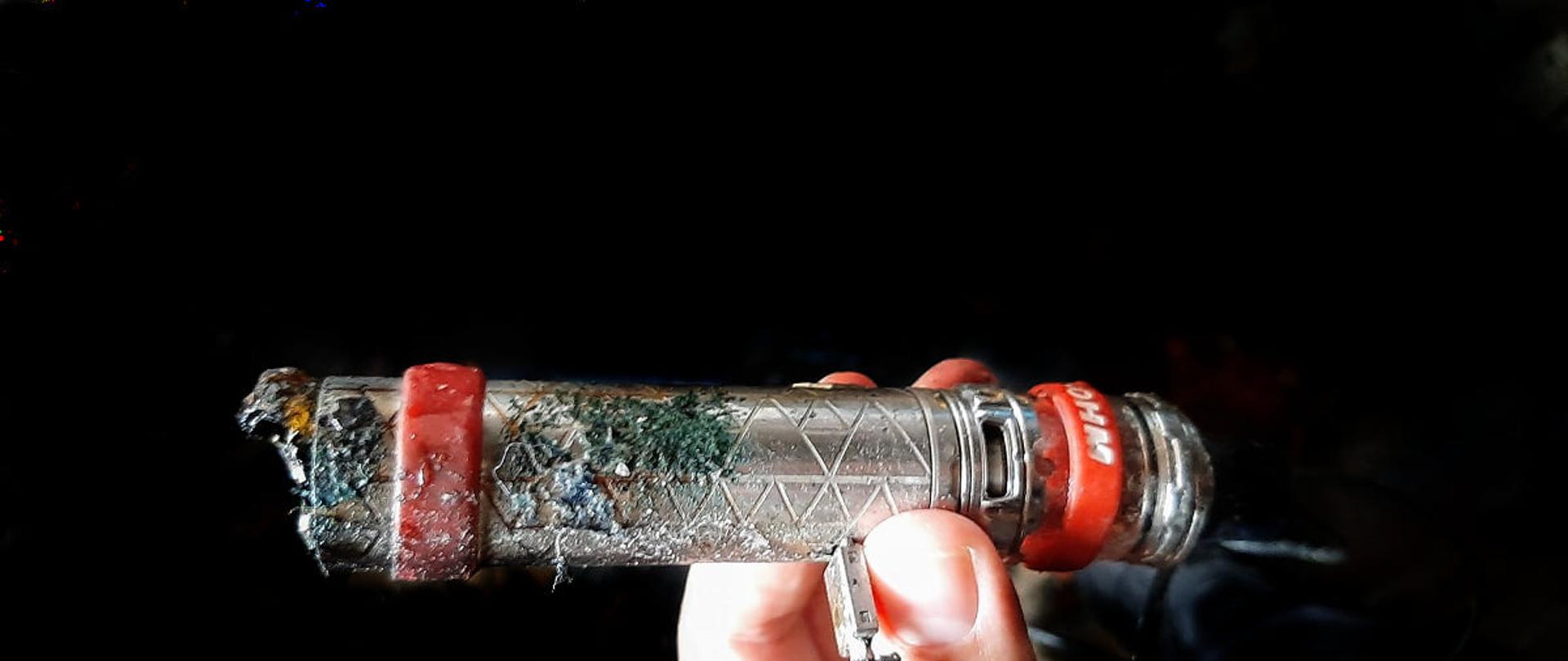 zepsuty e-papieros tykająca bomba, pożar e-papierosa, utylizacja e-papierosa, saper zagrożenie - Pożar budynku mieszkalnego od e-papierosa? - Komenda Powiatowa ...