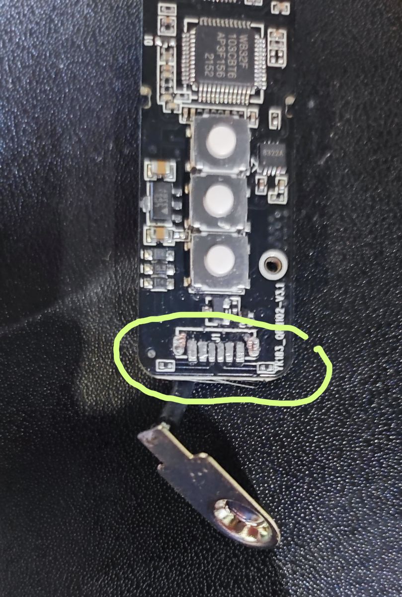 zakaz metalowa igła USB-C, ryzyko zwarcia portu ładowania e-papierosa, uszkodzenie pinów vape - Piny gniazda USB-C do e-papierosa Lost Vape Thelma Solo