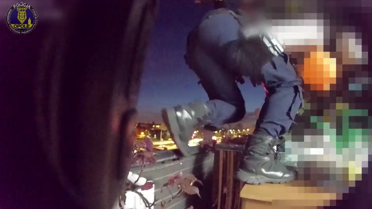 policja balkon e-papieros, brak mandatu za wapowanie, interwencja policji balkon - Weszli przez balkon, aby udzielić mężczyźnie pomocy - Aktualności ...