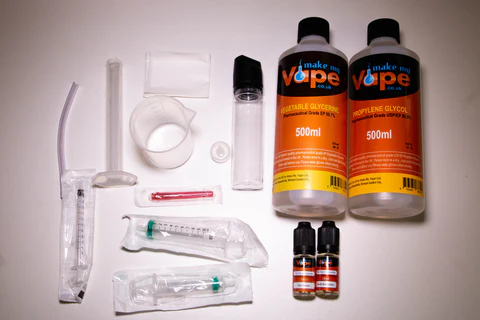 Longfill e-liquid mixing, steeping vape juice bottle, DIY e-liquid preparation, hands holding vape bottle - E-Liquid Mixing Guide: How to use our DIY Mixing Kits | Make My Vape