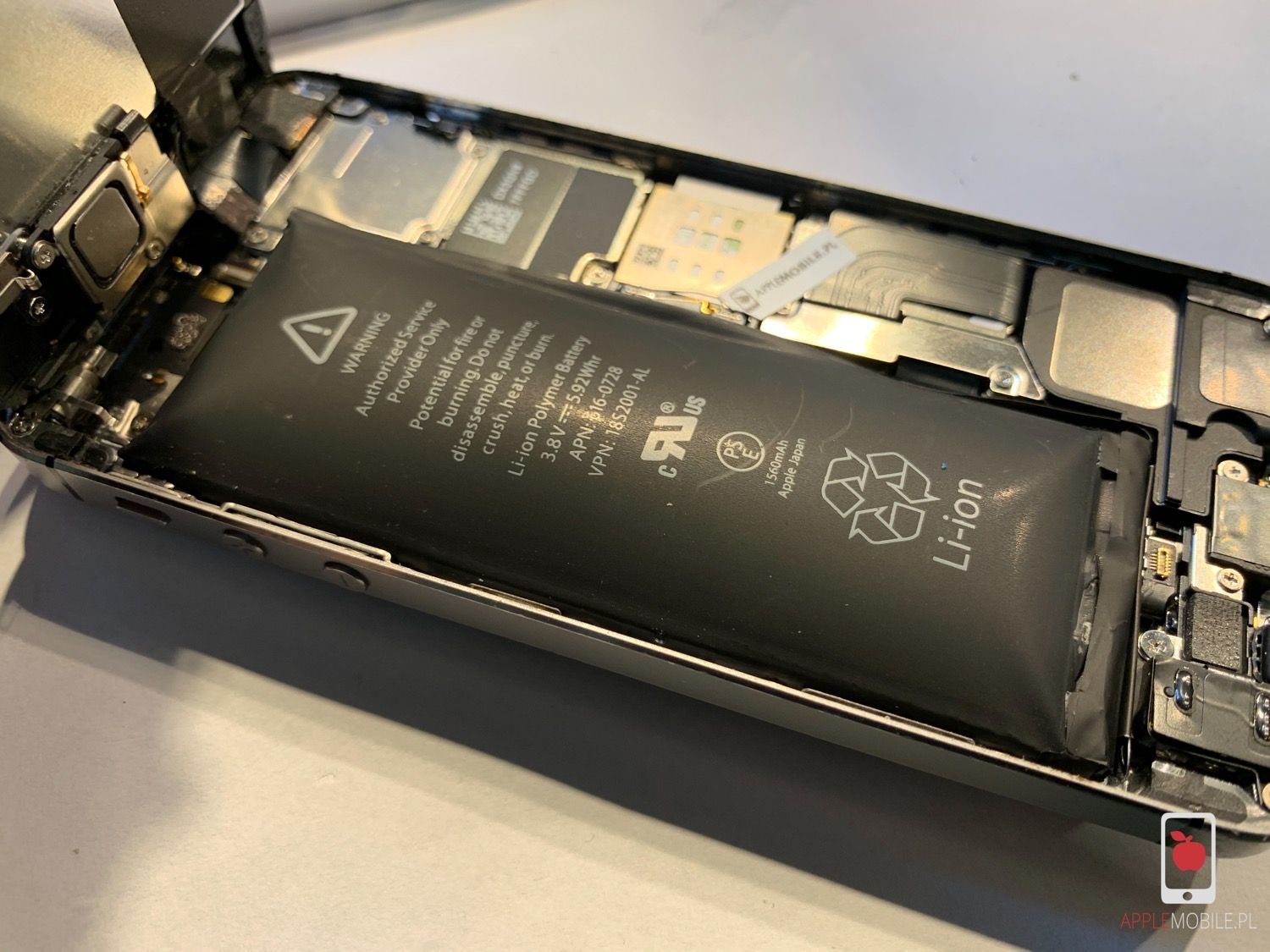 spuchnięta bateria e-papierosa, uszkodzona obudowa vape, bateria Li-Ion uszkodzenie cieplne - Czy spuchnięta bateria iPhone jest niebezpieczna?