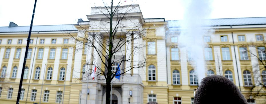 szara strefa vape, nielegalna sprzedaż e-papierosów telegram, piracki symbol vape, oszustwo vape online - Polacy już wiedzą, co z zakazem vapeowania. Szara strefa na ...