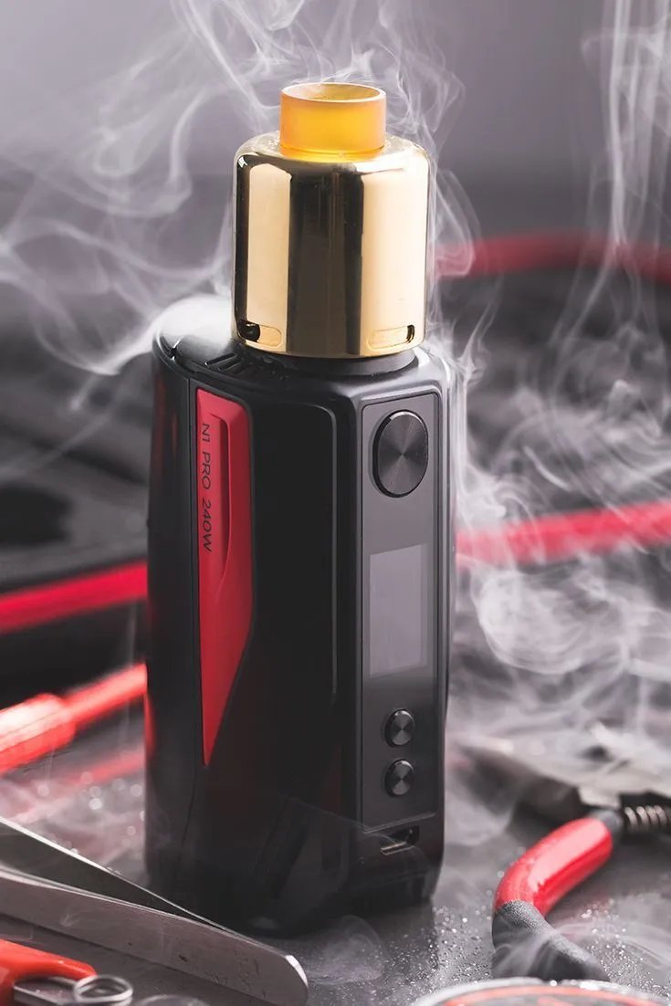 niebezpieczne ładowanie vape, szybka ładowarka uszkadza e-papierosa, unikaj fast charge vape, prawidłowe ładowanie jednorazówki - Jak Bezpiecznie Ładować Vape? Unikaj Ładowarki od Laptopa!