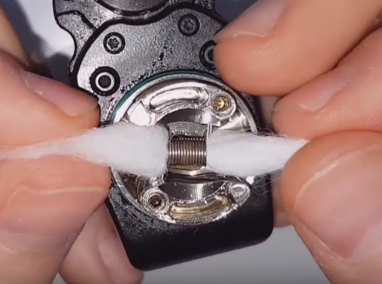 zużyta grzałka e-papierosa, uszkodzona grzałka vape, wymiana grzałki e-papierosa, krzywo osadzona grzałka - W pogodni za smakiem! - Dbanie o grzałkę, wymiana waty ...