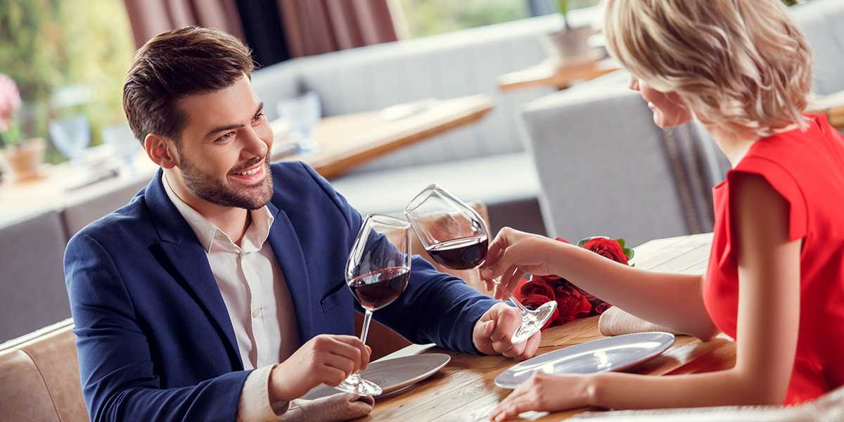 randka restauracja savoir-vivre, para stolik, czerwona flaga randkowa, e-papieros ukryty konflikt - Scenariusz udanej randki w restauracji, czyli savoir vivre przy stoliku