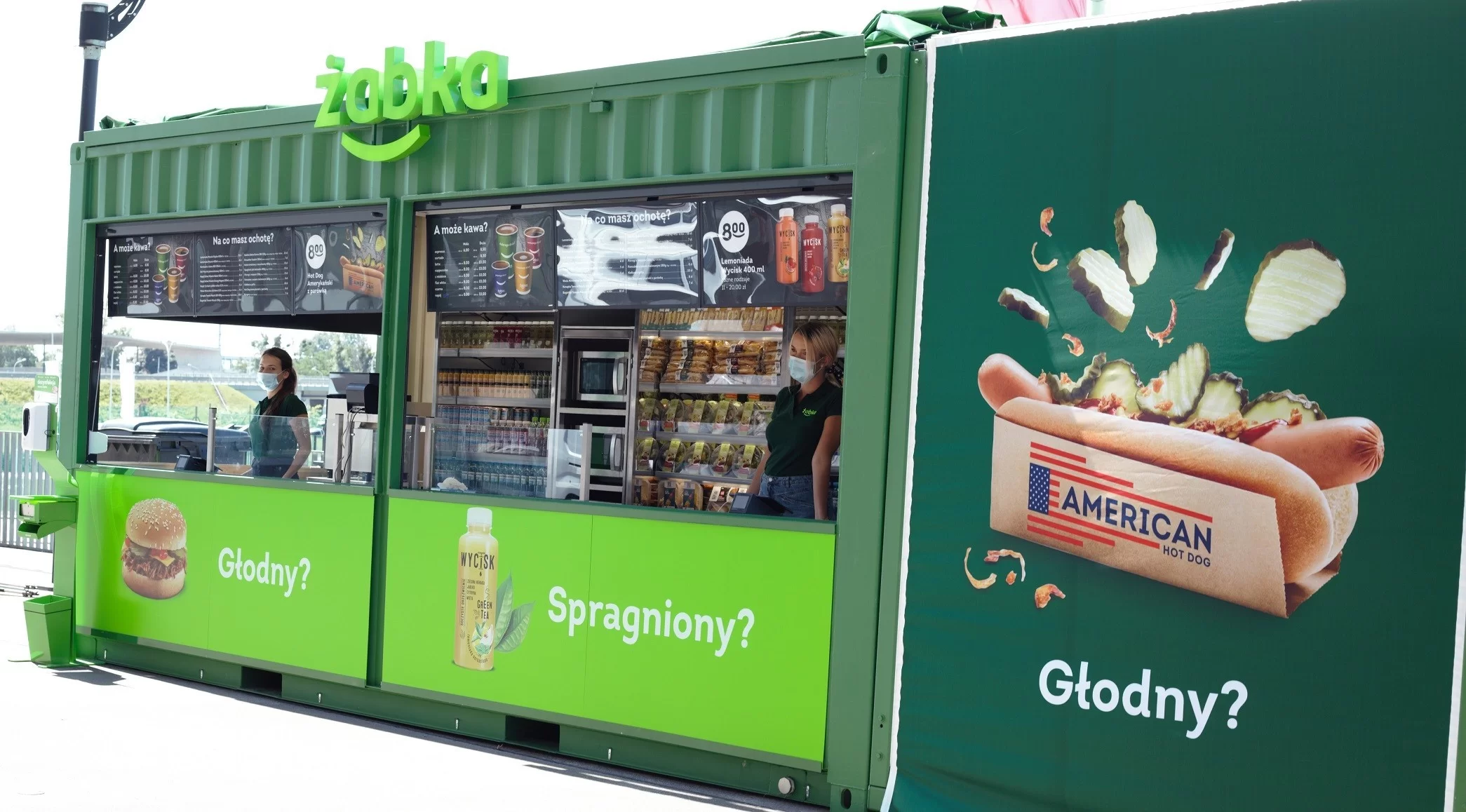 osiedlowy sklep Żabka, kasa, kolejka, hot-dog, chipsy, jednorazowy e-papieros przy kasie, zakupy impulsywne, wieczorne zakupy - Mobilne sklepy Żabka pojawią się m.in. na targach ...