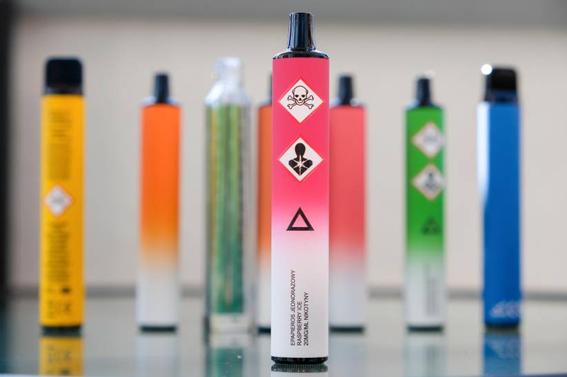 panic buying e-papierosy Polska, hoarding vape devices, kupowanie hurtem jednorazówki Żabka, efekt paniki akcyza vape - Prezes Żabki: akcyza na jednorazowe e-papierosy praktycznie ...